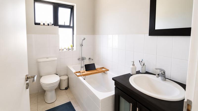 To Let 2 Bedroom Property for Rent in Somerset West Western Cape